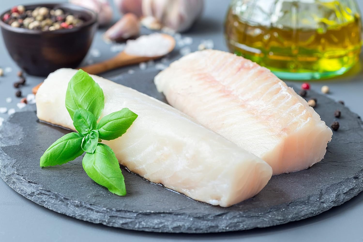 Panier de Filets de Poissons Frais de 2 kg :1 kg de Filets de Saumon D'Ecosse dégraissés et 1 kg de Dos de cabillaud (Pêché en Atlantique Nord-Est)