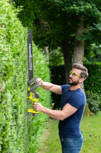 Taille-Haies RYOBI 18V One+ - 1 Batterie 2.0Ah - 1 Chargeur - RY18HT55A-120 LINEA (ergonomique) 55 cm Batterie 2,0 Ah