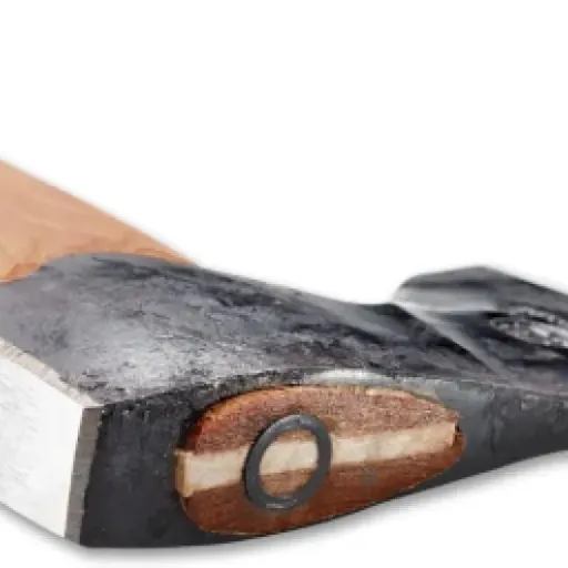 Test Hultafors STÅLBERG 500 mm : la hache de charpentier sérieuse pour bosser proprement le bois