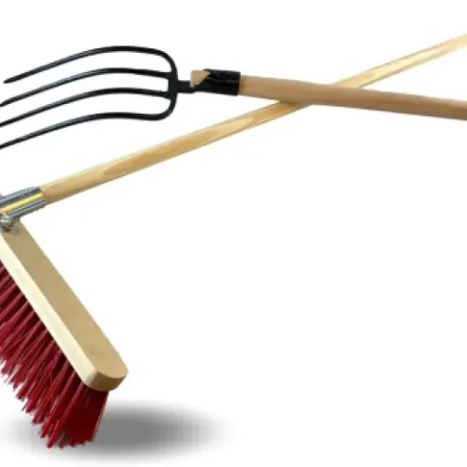 Test Ensemble Balai Atelier KIBROS + Fourche 4 dents : le kit simple qui fait le sale boulot